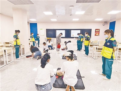 河南经贸职业学院、郑州市金水区总医院共同守护校园安全