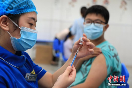 探访郑州青少年新冠疫苗接种现场