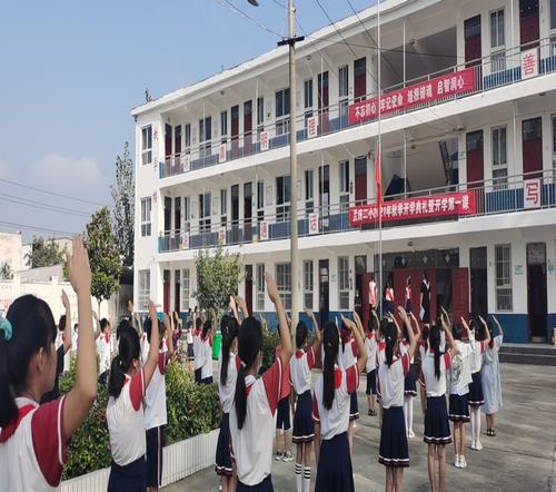 郾城区孟庙镇第二中心小学举行开学典礼：请党放心 强国有我
