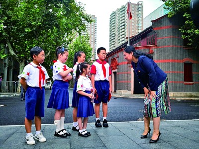上海市黄浦区卢湾一中心小学校长吴蓉瑾 用爱的教育传递红色火种 