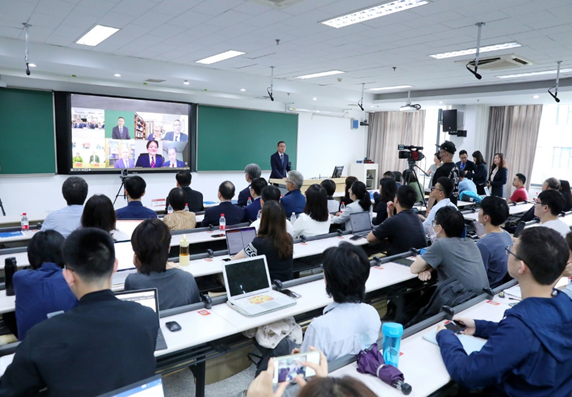 中外学生“云端”相聚 北京大学启动“全球课堂”项目