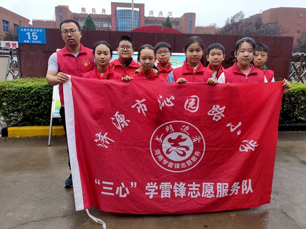沁园路小学开展“倡导绿色出行，促进生态文明”志愿服务活动