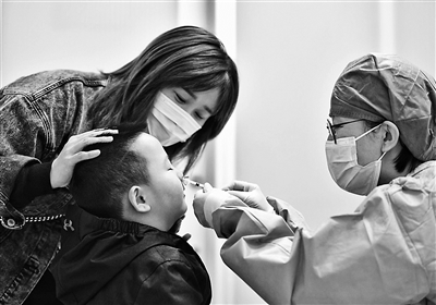 北京经开区首次上线鼻喷流感疫苗接种服务 孩子“一喷一吸”完成疫苗接种