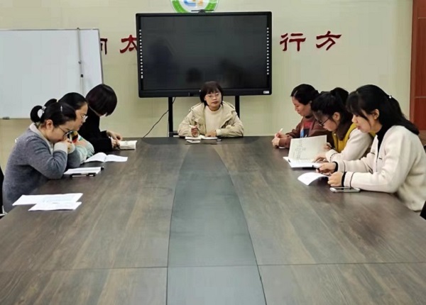 探究高效课堂 提高教学质量——济源市东湖小学英语组举行十月份教研活动