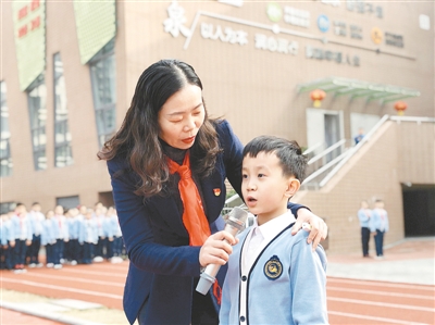 郑州二七区长江东路第三小学：教室变身“党史馆” 红色文化润童心