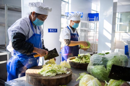 湖南津市：校园集中供餐