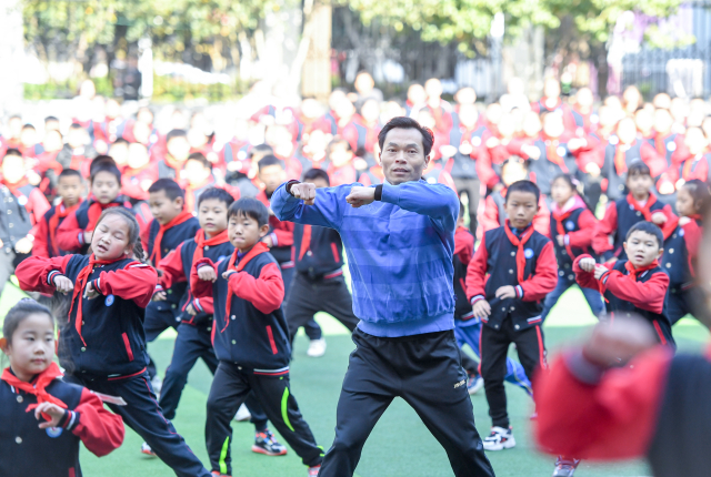 武汉市长港路小学：校长每日领舞成“风尚”