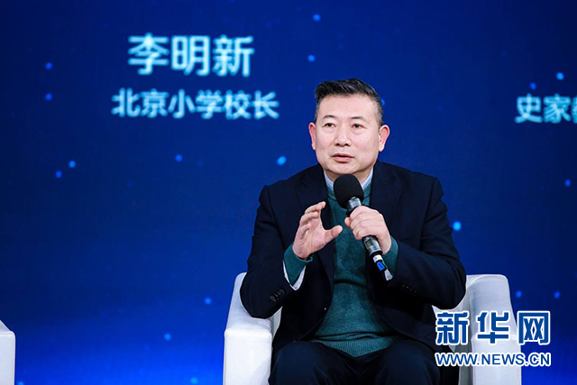 李明新：学校提供多种课后服务解决“三点半难题”