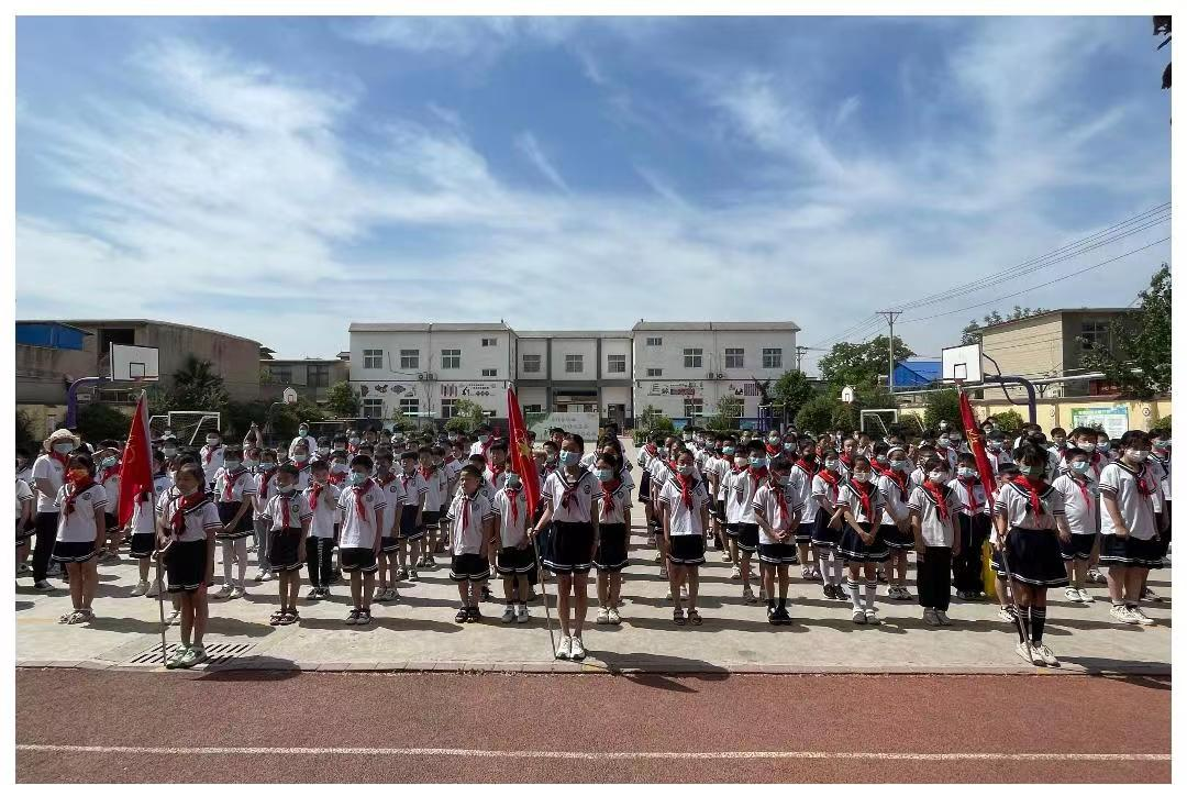 喜迎二十大，争做好队员 ——安阳市周十小学红领巾奖章颁章仪式