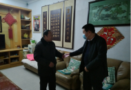郸城县教体局党组书记、局长刘广锋看望慰问离退休老同志