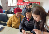 郑州“数智银龄”实践团助老人跨“鸿沟”