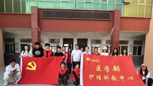 白衣执暖点亮特殊成长星空坐标