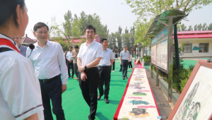 省教育厅与中原传媒集团共赴尉氏县水黄小学开展庆“六一”活动
