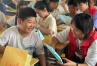 鲁山县：多彩假期“艺”路“童”行 公益课堂添彩盛夏