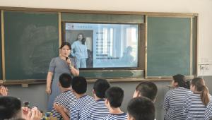 盛夏炽梦：在迷途转角点燃心灯