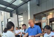 百万助学与两万孝旅，新乡两人感动秋日中国