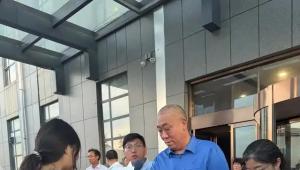 百万助学与两万孝旅，新乡两人感动秋日中国