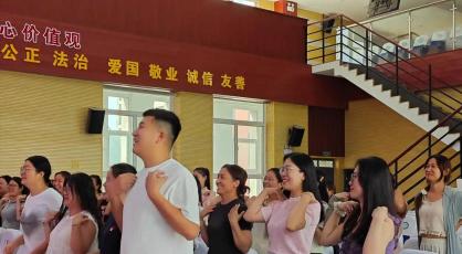 郑州高新区莲花街小学举行“育见自己 焕然心生”专题讲座