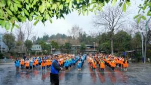 红魂绿护伴成长 游学温暖松桃童