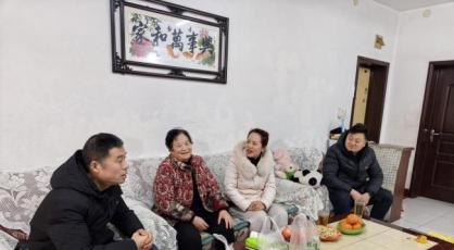 暖岁访贤，薪火传情——平顶山市卫东区明珠世纪小学领导班子慰问退休教师