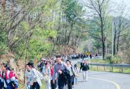 从“远足磨砺”到“健康铸魂”：新县光彩实验学校十年深耕“健康第一”理念的教育实践