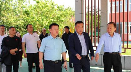 郾城区教育局专项督导组到向阳小学督导调研食品安全及特色办学工作
