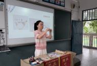 家长助教伴成长 巧手灵动创美好——平顶山市东环路小学家长进课堂“手工发饰DIY”活动