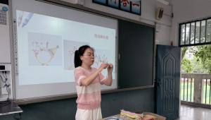 家长助教伴成长 巧手灵动创美好——平顶山市东环路小学家长进课堂“手工发饰DIY”活动